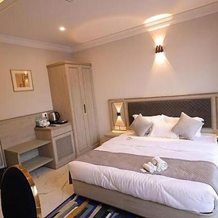 Fabhotel Prime Hampton By Ic'S โนอิดา ภายนอก รูปภาพ