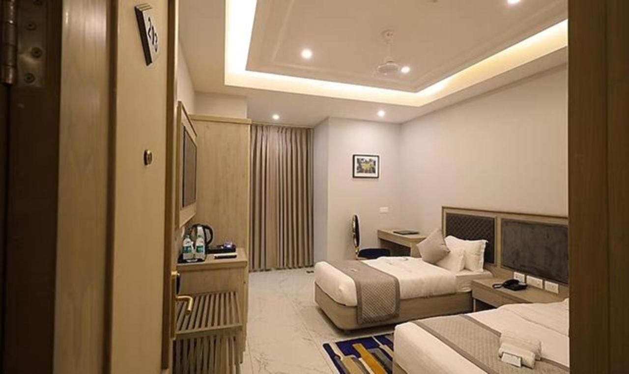 Fabhotel Prime Hampton By Ic'S โนอิดา ภายนอก รูปภาพ