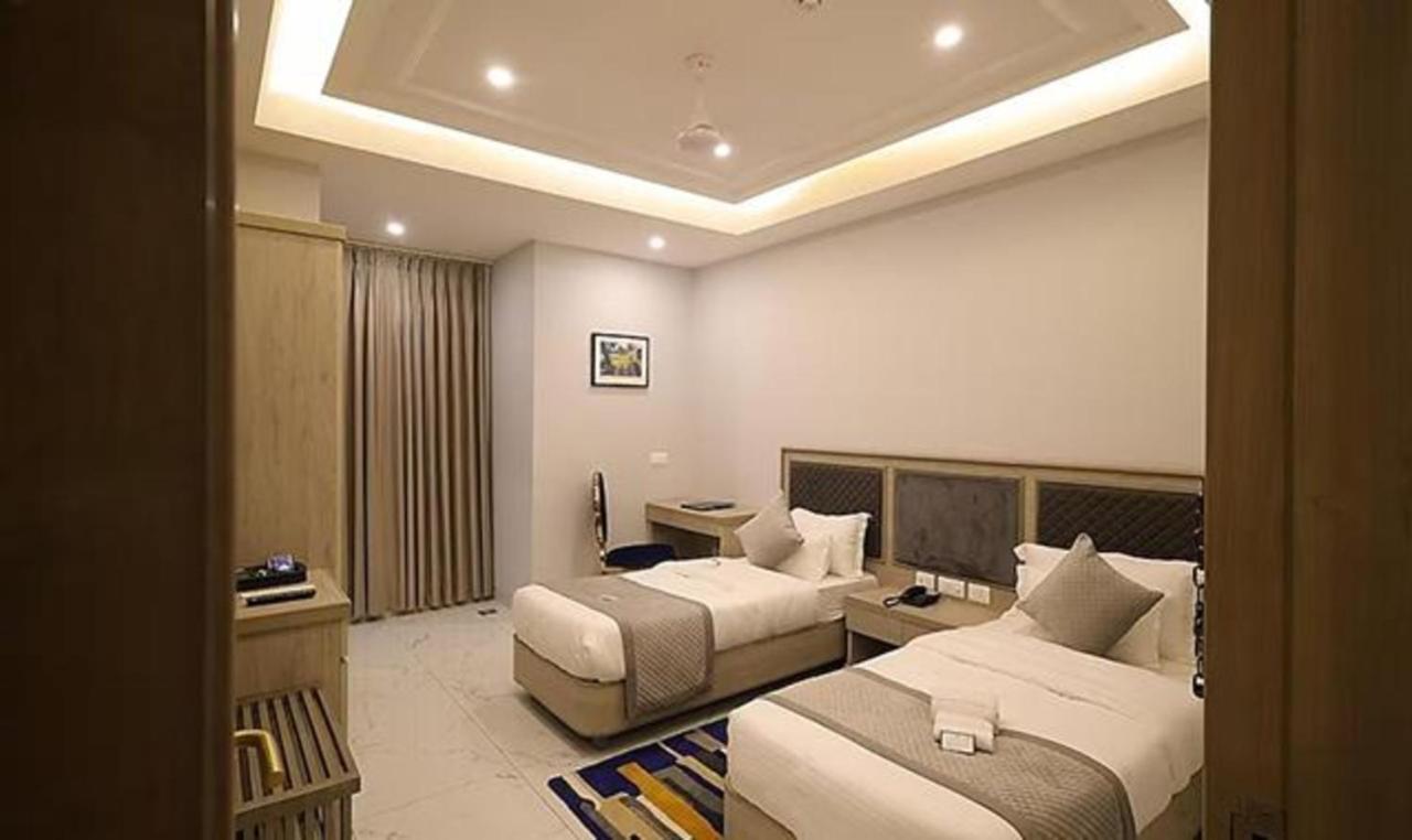 Fabhotel Prime Hampton By Ic'S โนอิดา ภายนอก รูปภาพ